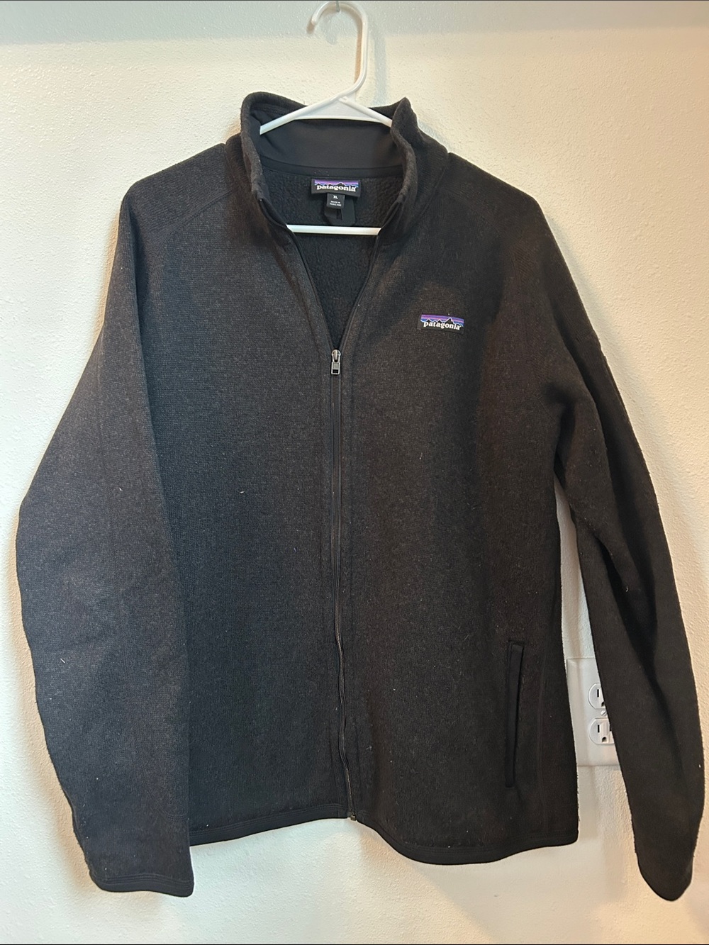 Patagonia women’s XL - Black Full-Zip Fleece Jacket with Logo